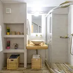 Naxian Nest 2br Near - Semi Basement *