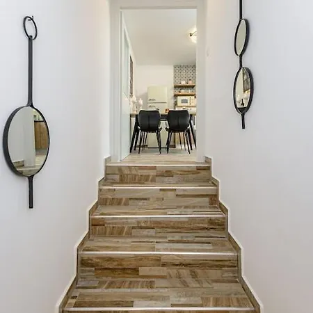 Апартаменты Naxian Nest 2br Near - Semi Basement