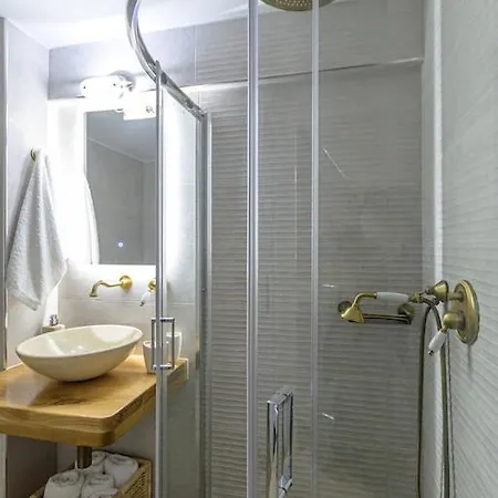 Naxian Nest 2br Near - Semi Basement Naxos City