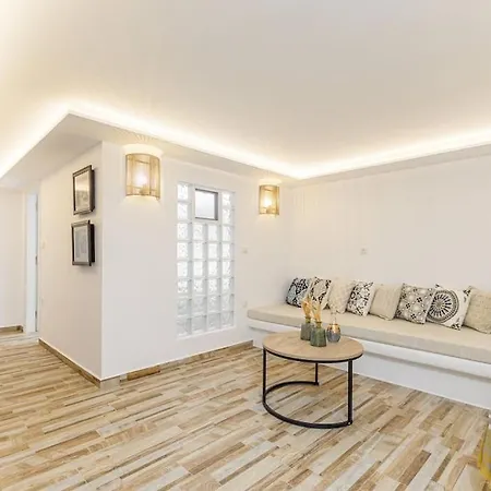 2Br Apartment Near Beach - Central - Semi Basement * Naxos City