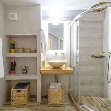 Naxian Nest 2br Near - Semi Basement *