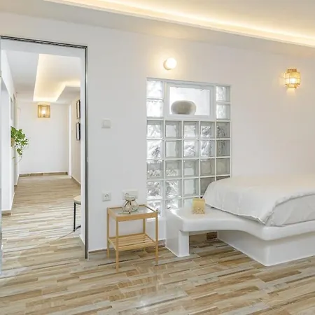 Apartment Naxian Nest 2br Near - Semi Basement Naxos City