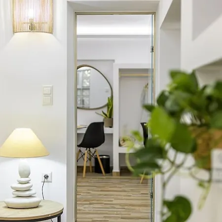 Naxian Nest 2br Near - Semi Basement Apartment