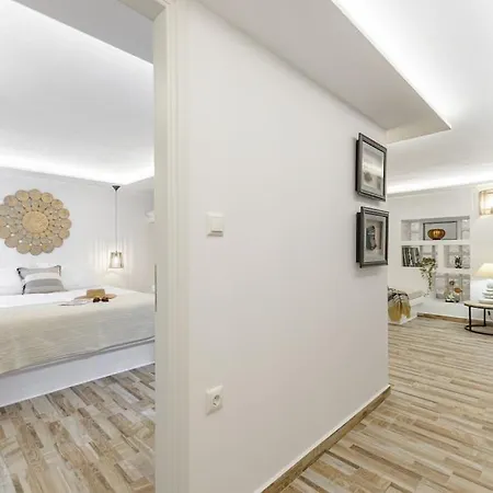 2Br Apartment Near Beach - Central - Semi Basement * Naxos City