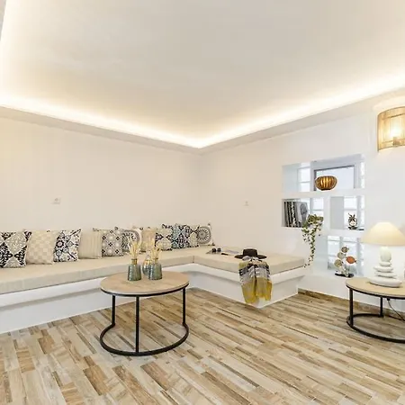 2Br Apartment Near Beach - Central - Semi Basement Naxos City