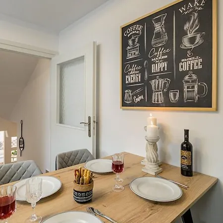 Naxian Nest 2br Near - Semi Basement *