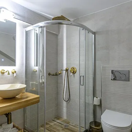 Apartment Naxian Nest 2br Near - Semi Basement Naxos City