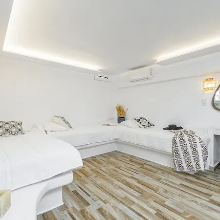 2Br Apartment Near Beach - Central - Semi Basement * Naxos City