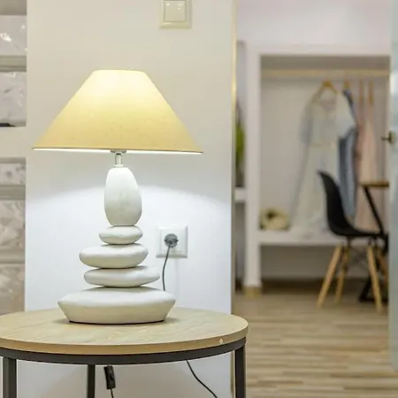 アパート Naxian Nest 2br Near - Semi Basement Naxos City