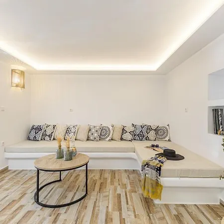 2Br Apartment Near Beach - Central - Semi Basement * Naxos City