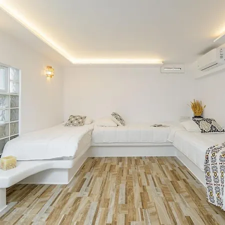 2Br Apartment Near Beach - Central - Semi Basement Naxos City