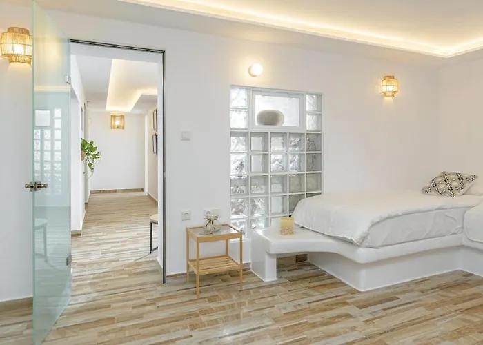 Apartment Naxian Nest 2br Near - Semi Basement Naxos City