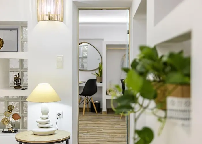 Naxian Nest 2br Near - Semi Basement Apartment