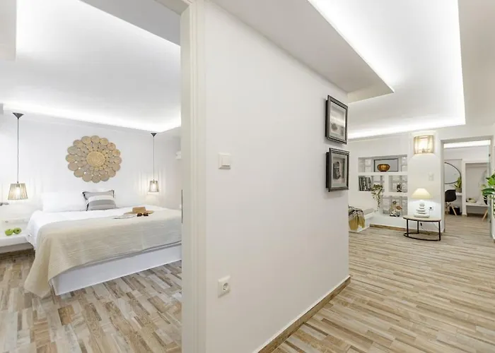 Naxian Nest 2br Near - Semi Basement * Naxos City