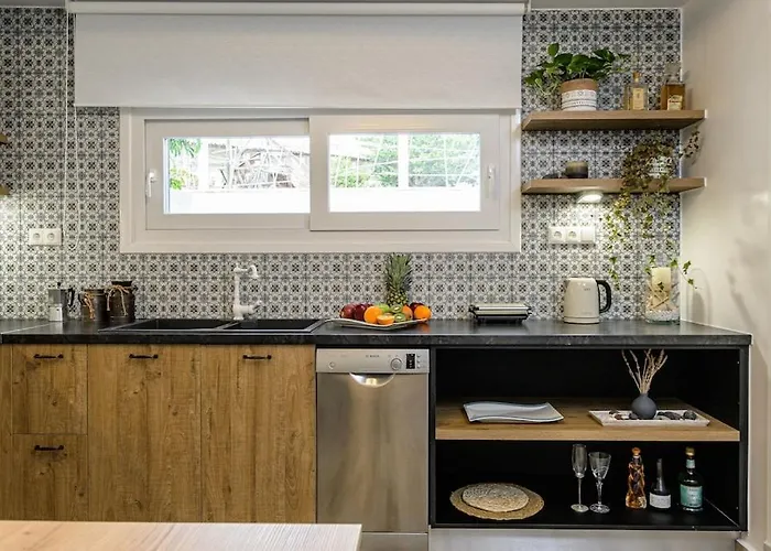 Naxian Nest 2br Near - Semi Basement Naxos City