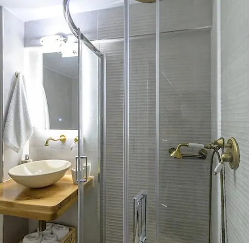 Naxian Nest 2br Near - Semi Basement Naxos City