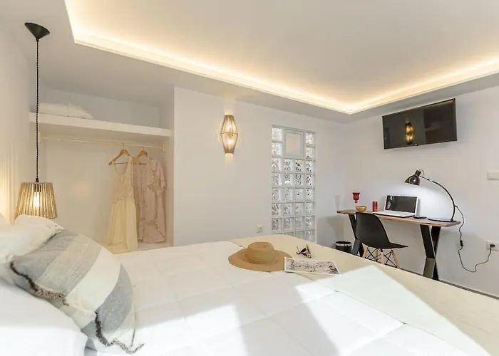 Naxian Nest 2br Near - Semi Basement *