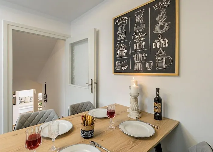 Naxian Nest 2br Near - Semi Basement *