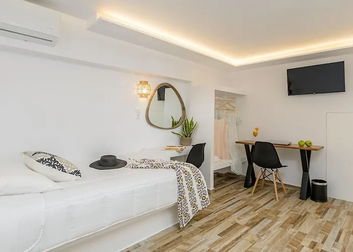 Apartment Naxian Nest 2br Near - Semi Basement Naxos City