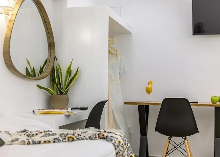 Naxian Nest 2br Near - Semi Basement