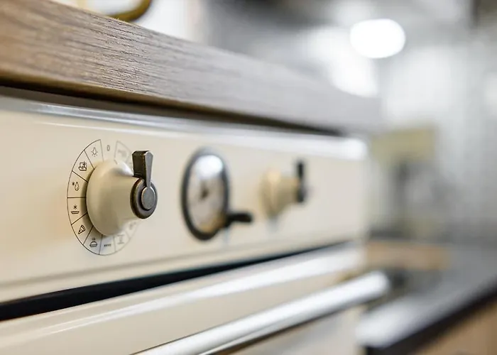 Naxian Nest 2br Near - Semi Basement *