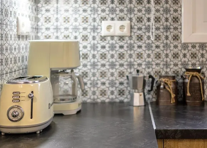 Naxian Nest 2br Near - Semi Basement * Naxos City