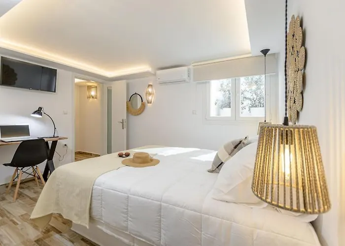 Naxian Nest 2br Near - Semi Basement Naxos City