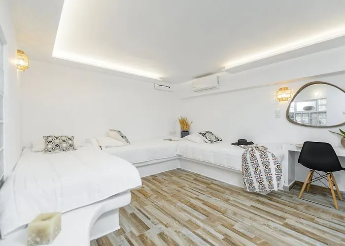 Naxian Nest 2br Near - Semi Basement * Naxos City