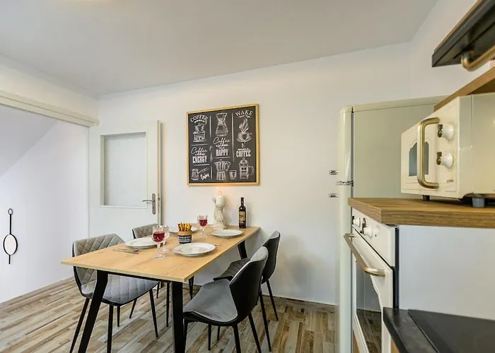 Naxian Nest 2br Near - Semi Basement * Naxos City