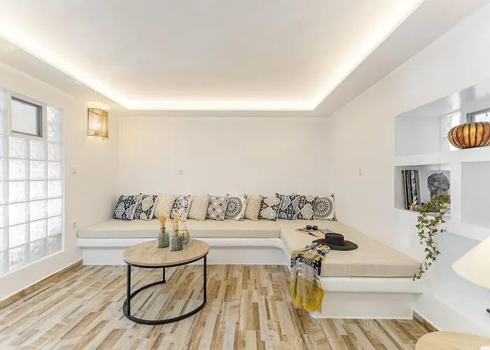 Naxian Nest 2br Near - Semi Basement * Naxos City