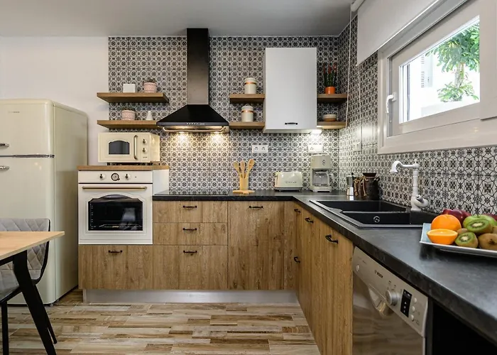 Naxian Nest 2br Near - Semi Basement Naxos City